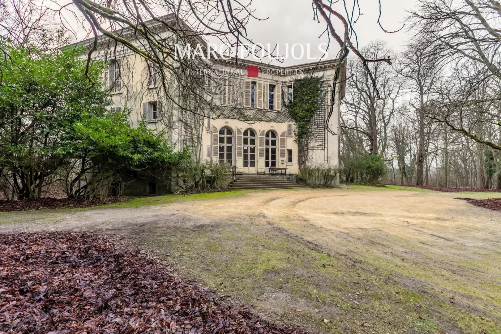 Exceptional Castle With Development Potential Near Chantilly 2
