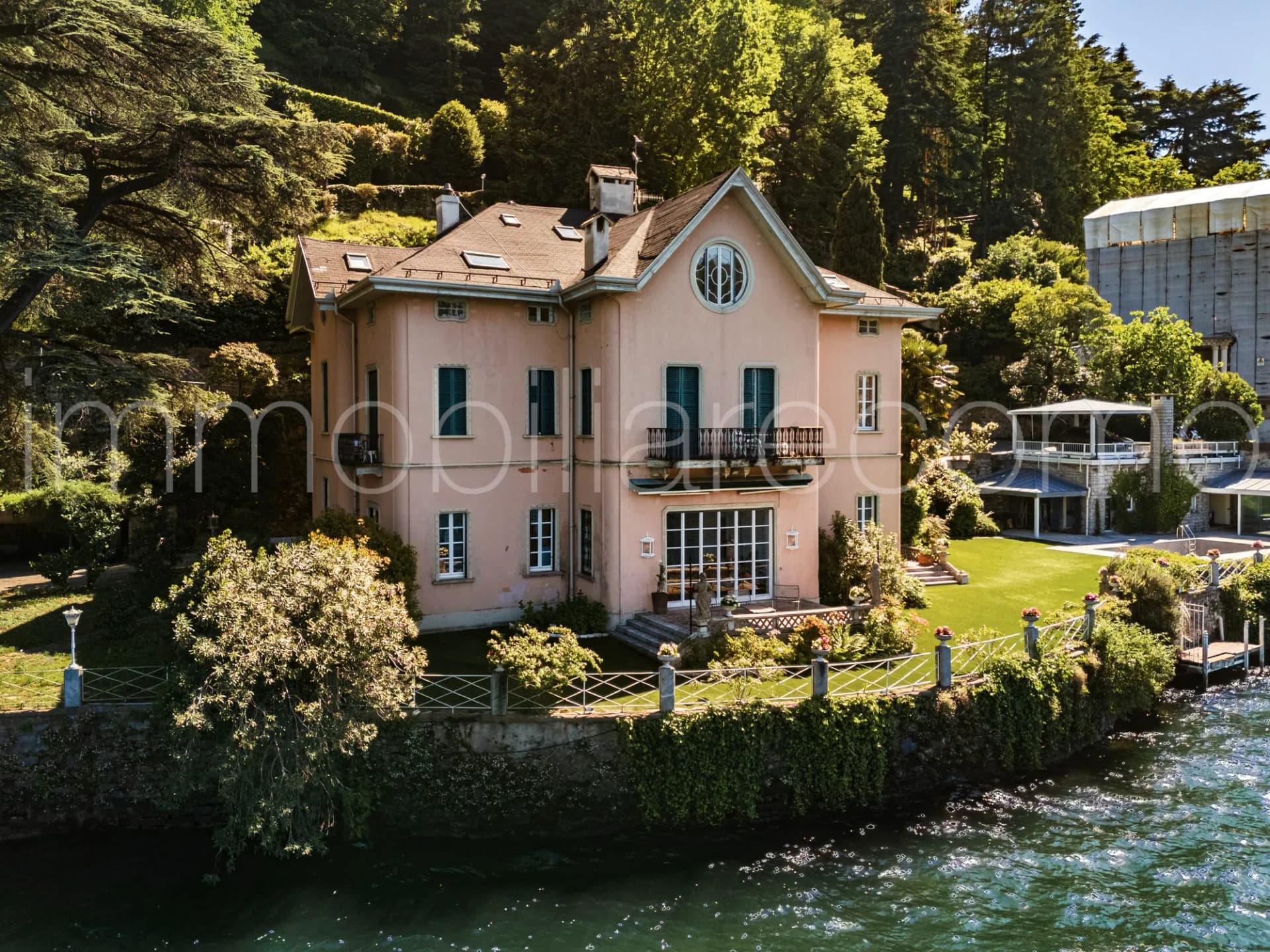 Prestigious Villa with Private Boathouse and Swimming Pool on Lake Como 2