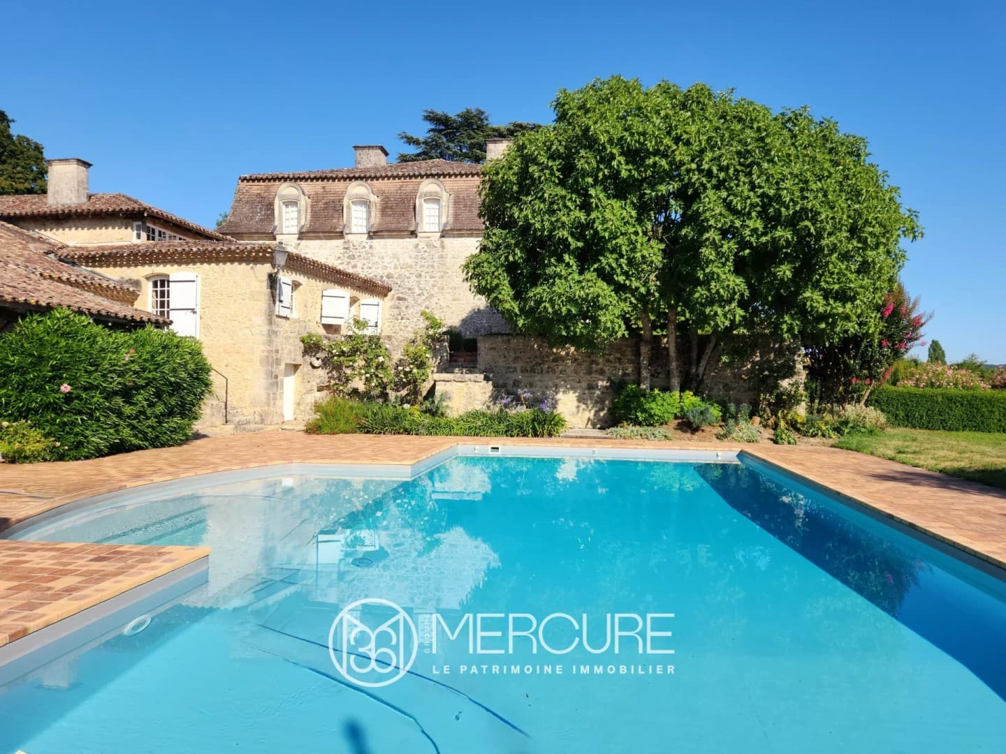 Exclusive 17th Century Manor House With Guest House And Tennis Court — Manor House for sale