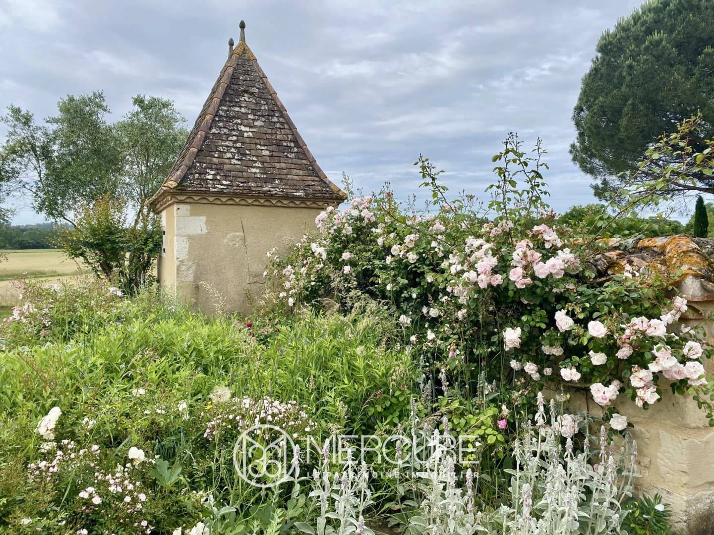 Exclusive 17th Century Manor House With Guest House And Tennis Court 3