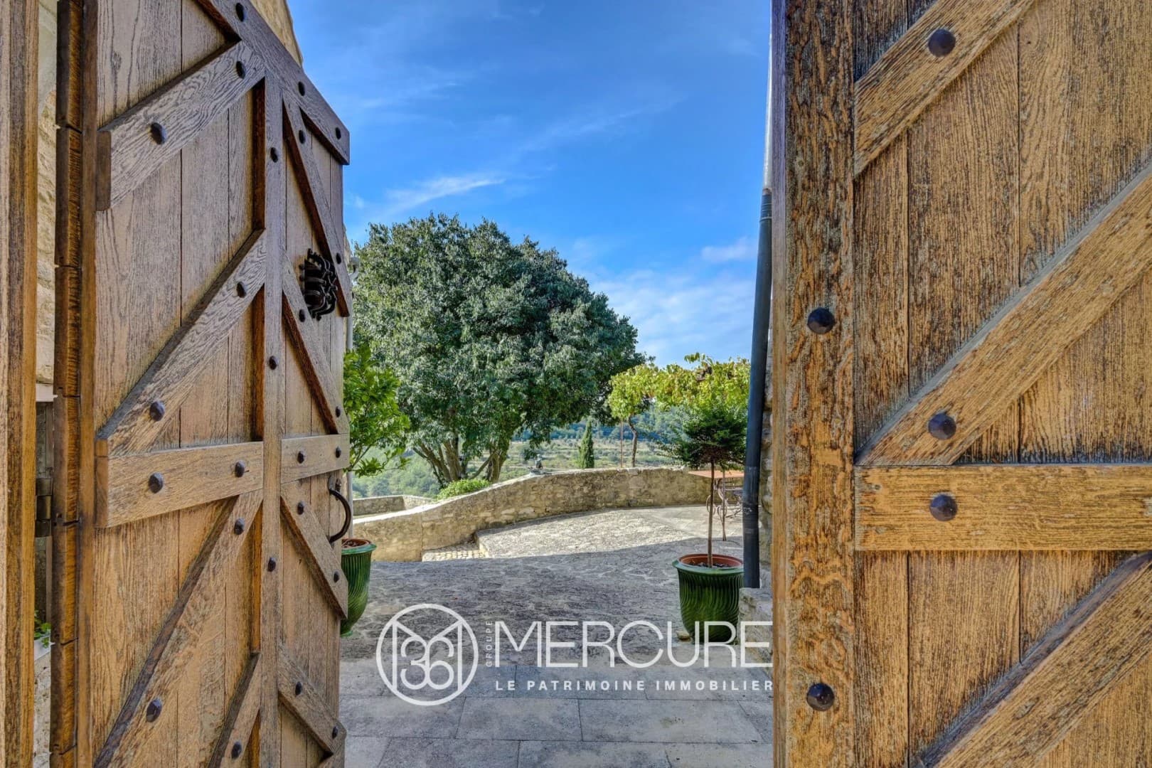Château in Idyllic Setting Near Luberon 4