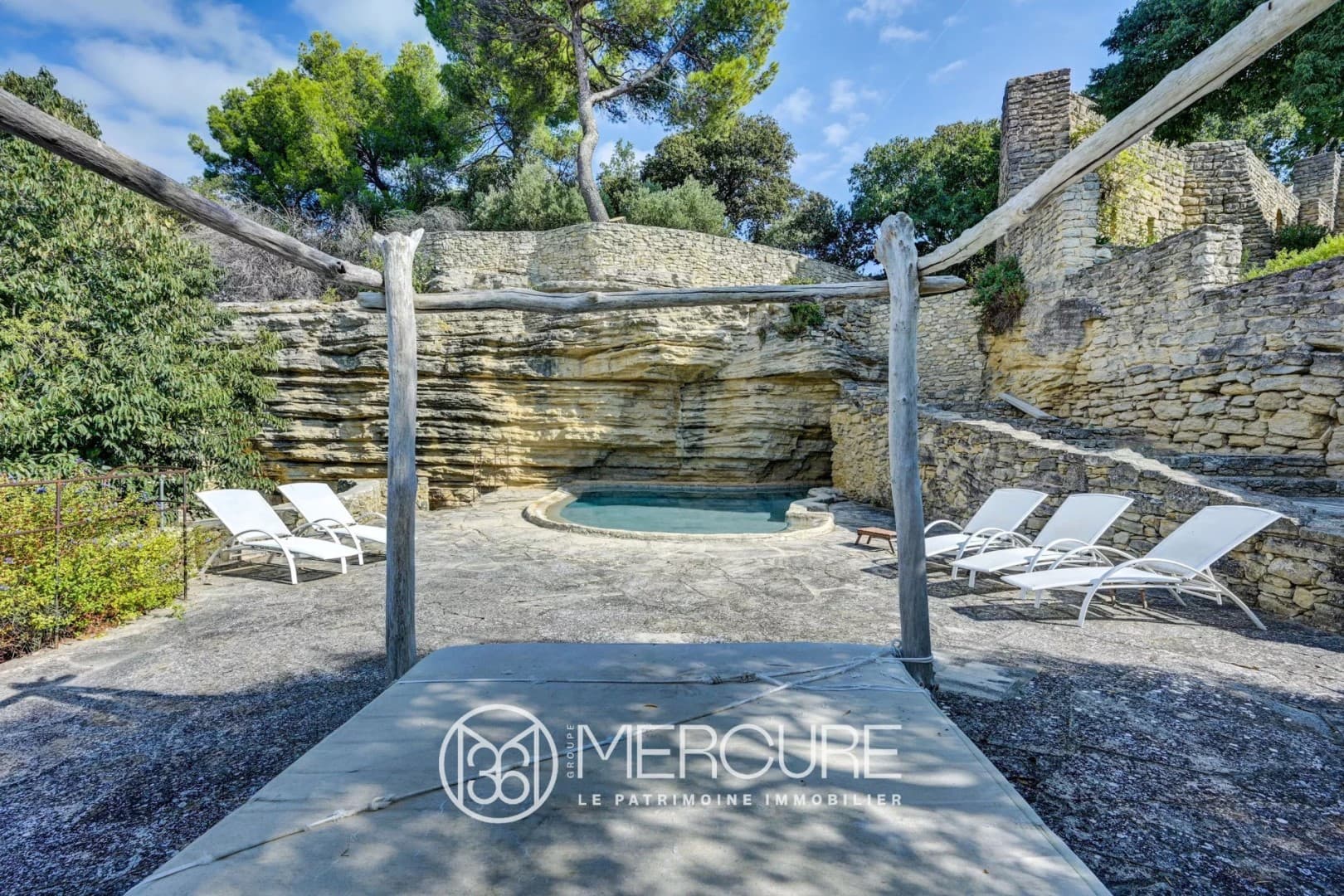 Château in Idyllic Setting Near Luberon 2