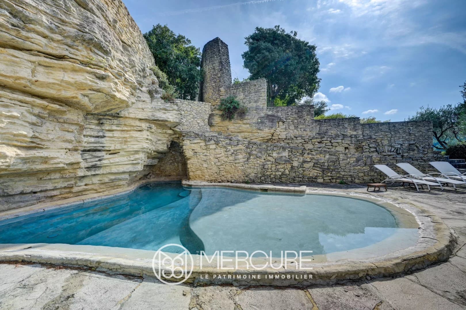 Château in Idyllic Setting Near Luberon 3
