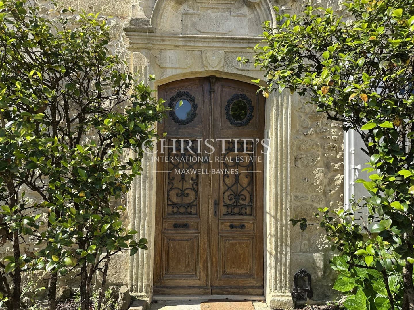 Historic 15th Century Château With Panoramic Views Near Bordeaux — Château for sale in Bordeaux, France