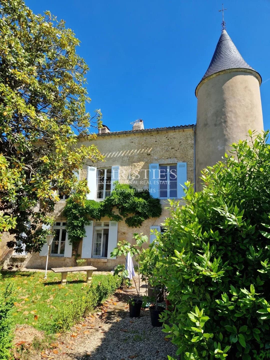 Historic 15th Century Château With Panoramic Views Near Bordeaux 5