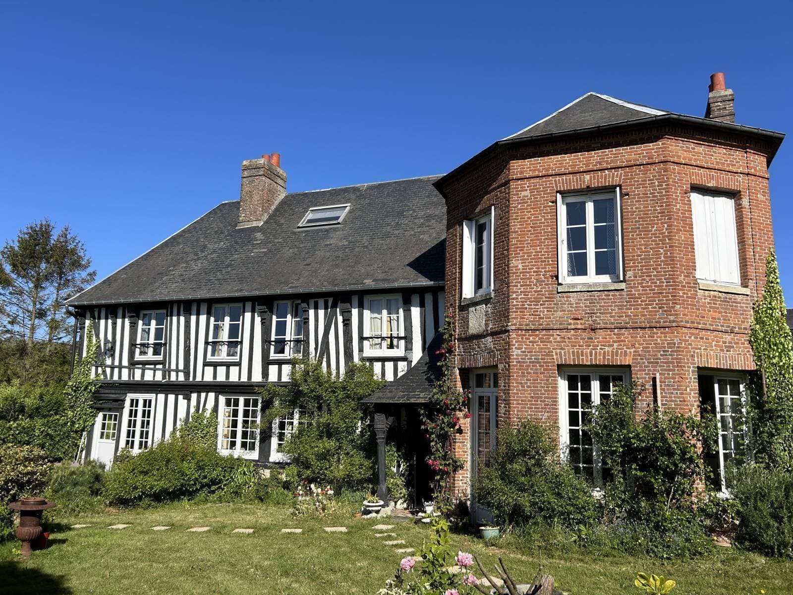 Charming Priory With Garden And Views Near The Beaches Of Normandy