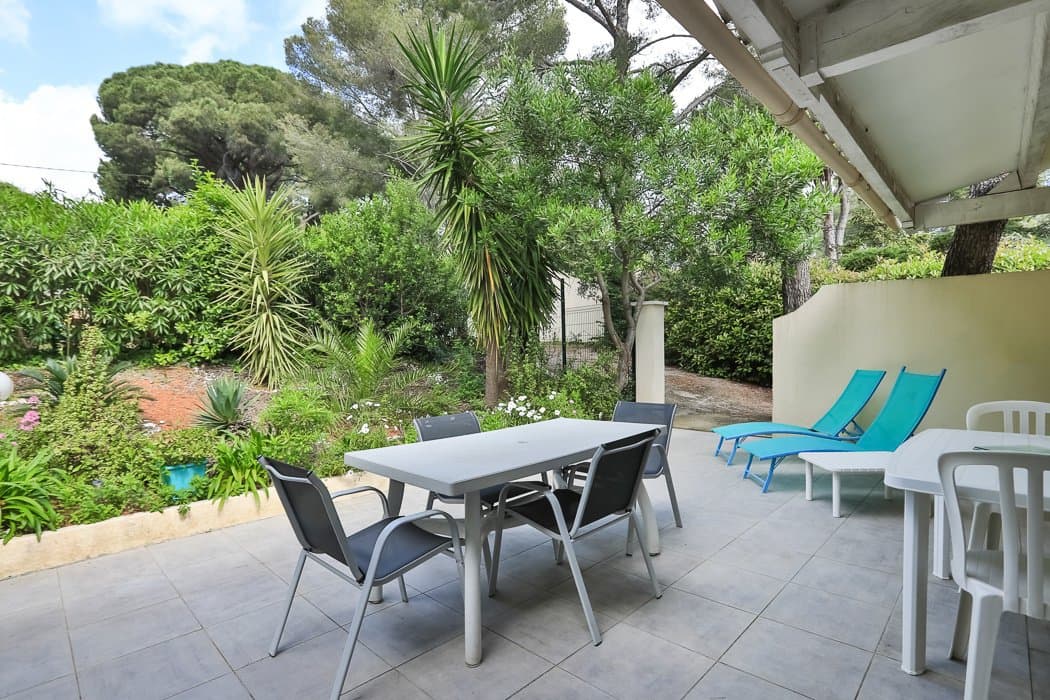 Charming Provençal Property With Infinity Pool And Guest Accommodations 4
