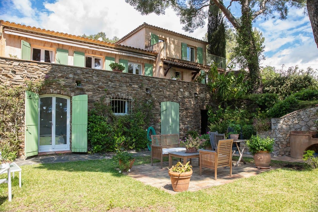 Charming Provençal Property With Infinity Pool And Guest Accommodations 5
