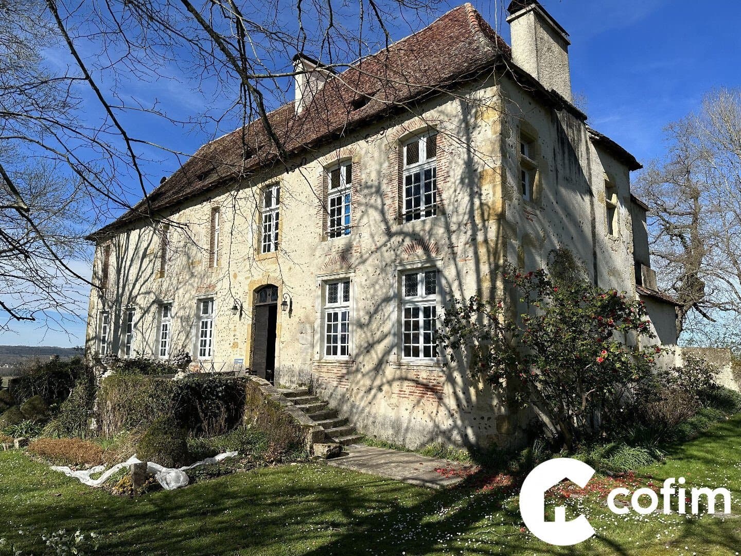 16th Century Castle With Panoramic Views And Ornamental Garden