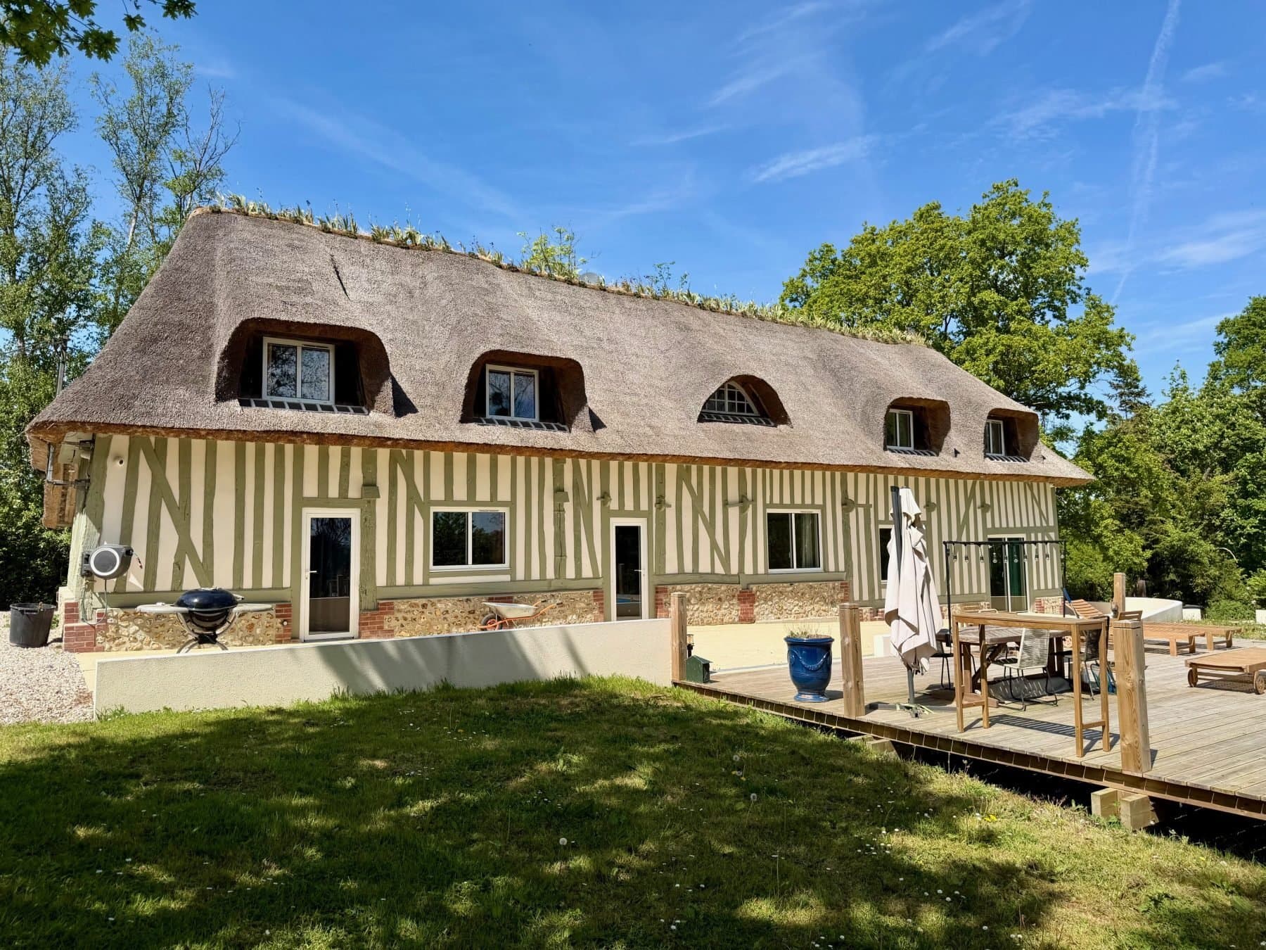 Charming Wine Press With Cathedral Ceiling And Four Bedrooms — in Pays d'Auge, Normandy
