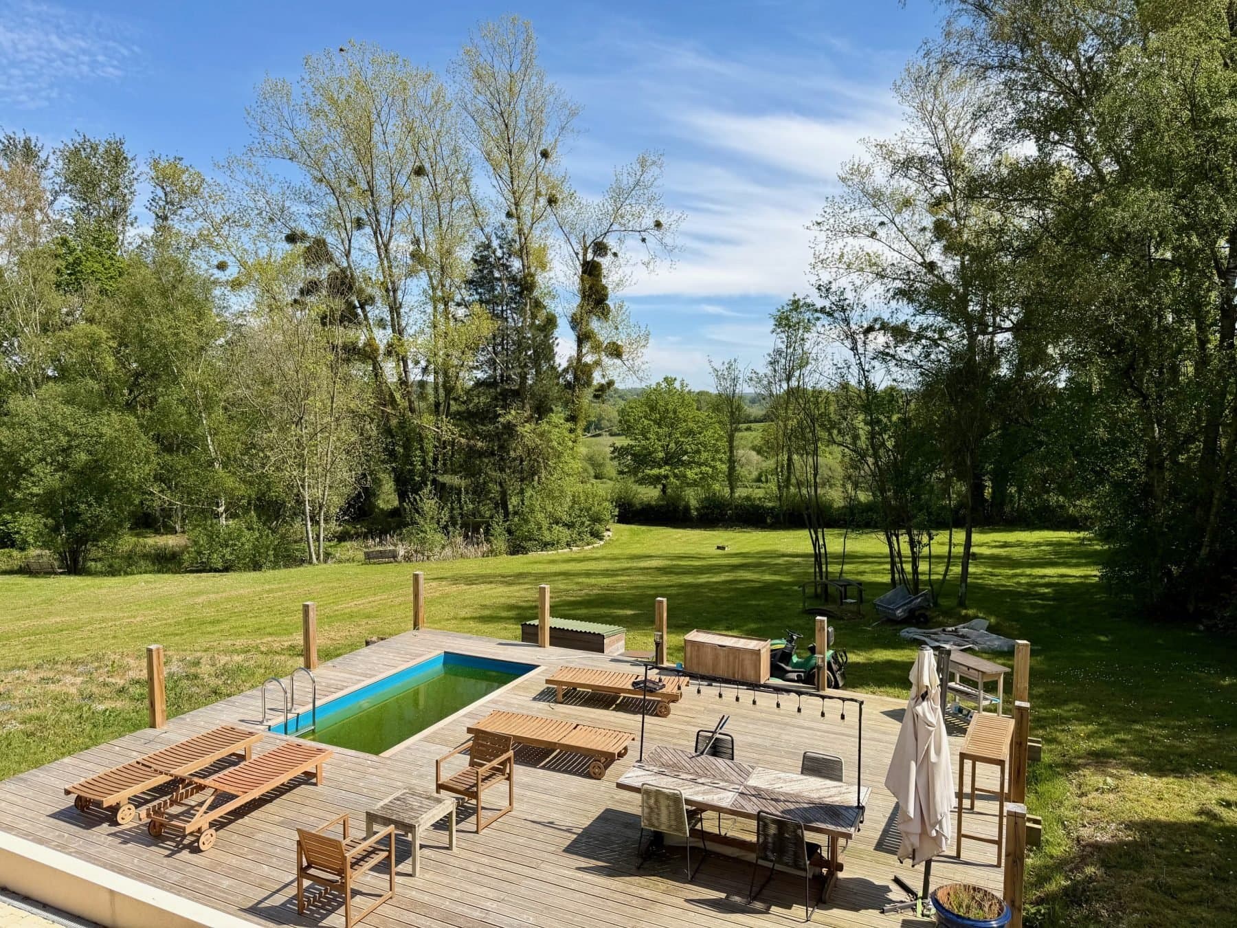 Charming Wine Press With Cathedral Ceiling And Four Bedrooms 2