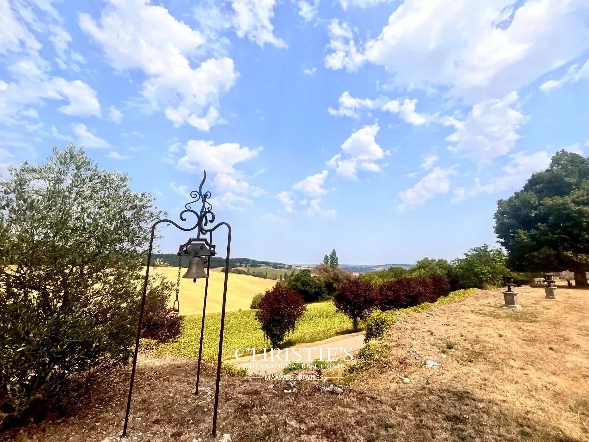Château de Larroque-Engalin 320 Sqm 4 Bedrooms 5