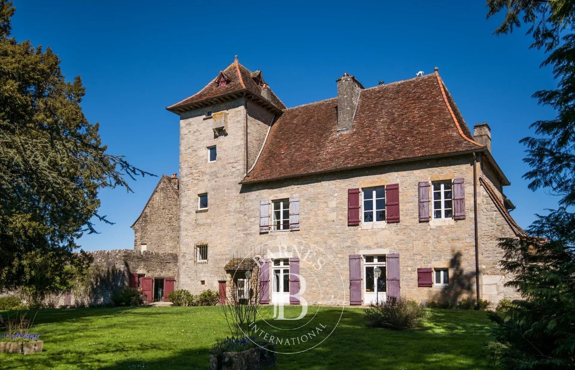 Elegant 17th Century Château With Heated Pool And Landscaped Park 2