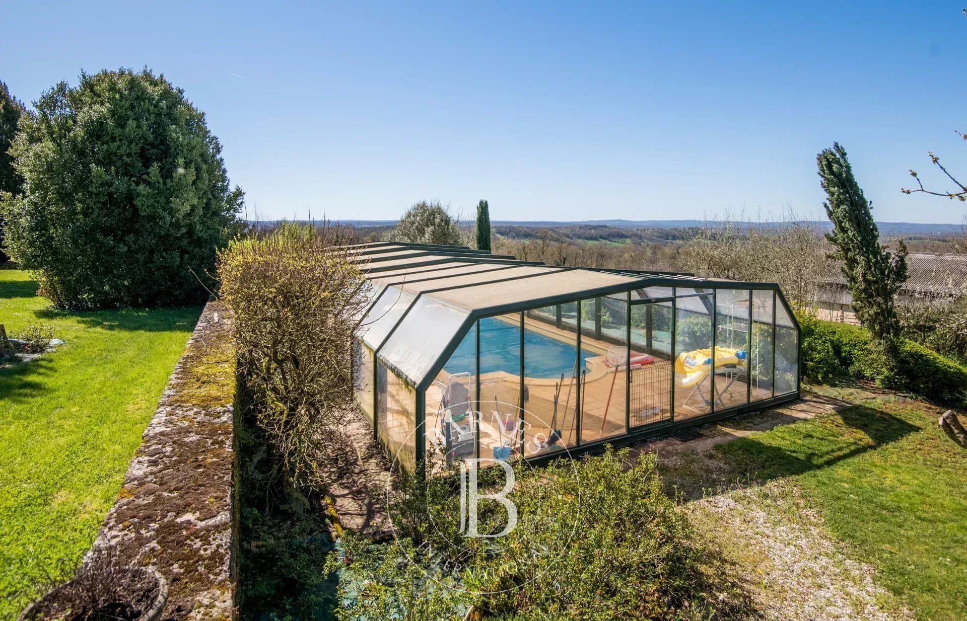Elegant 17th Century Château With Heated Pool And Landscaped Park 4