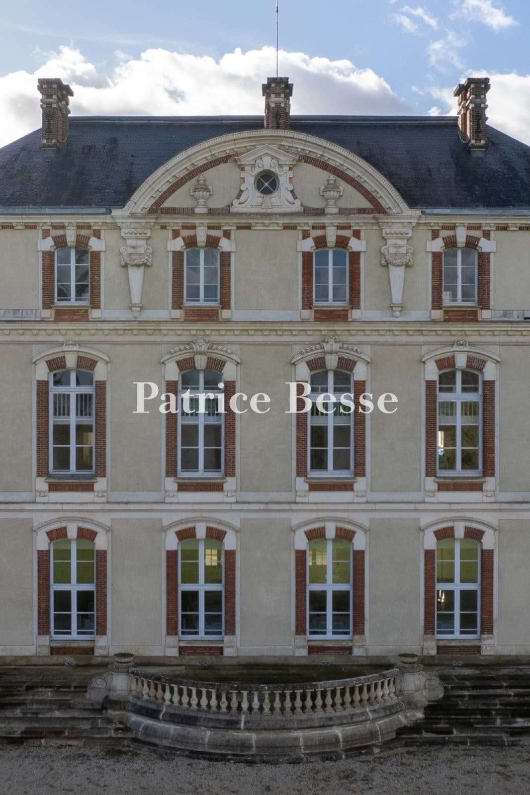 Spacious Castle With 20 Bedrooms 3