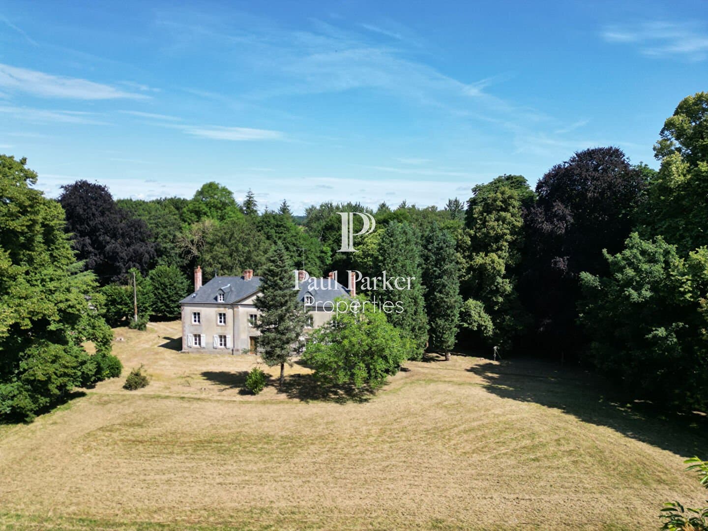 Elegant 17th Century Château With Extensive Grounds And Two Independent Houses 5