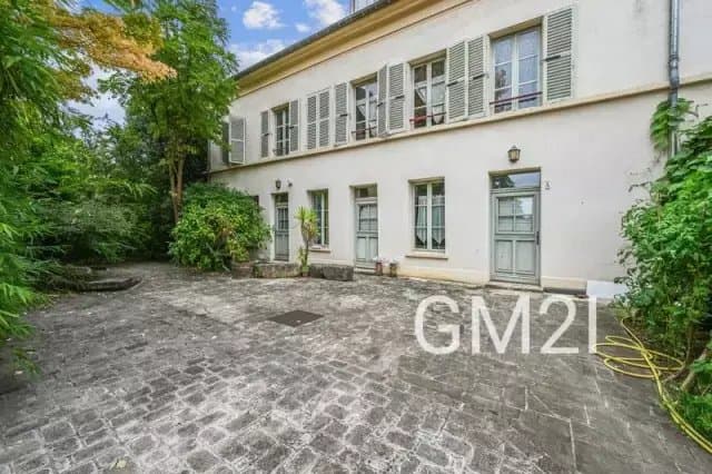 Charming 18th Century Presbytery With Garden And Studios 4