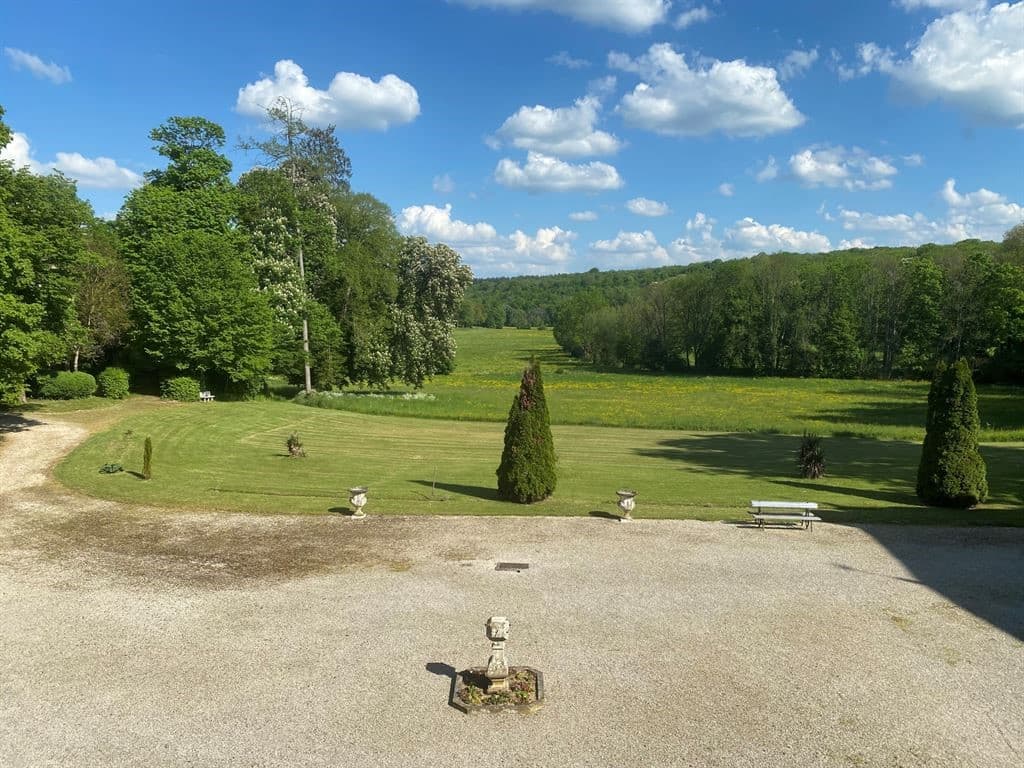 Historic Château with Grand Salon and Napoleon's Bedroom 4