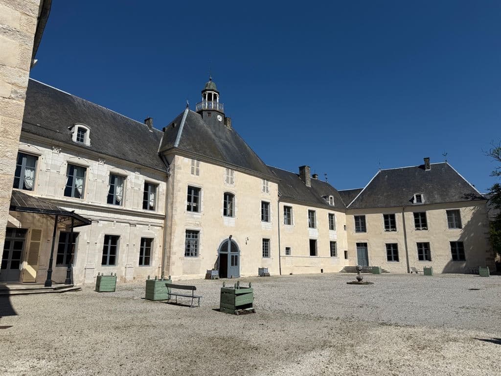 Historic Château with Grand Salon and Napoleon's Bedroom 4