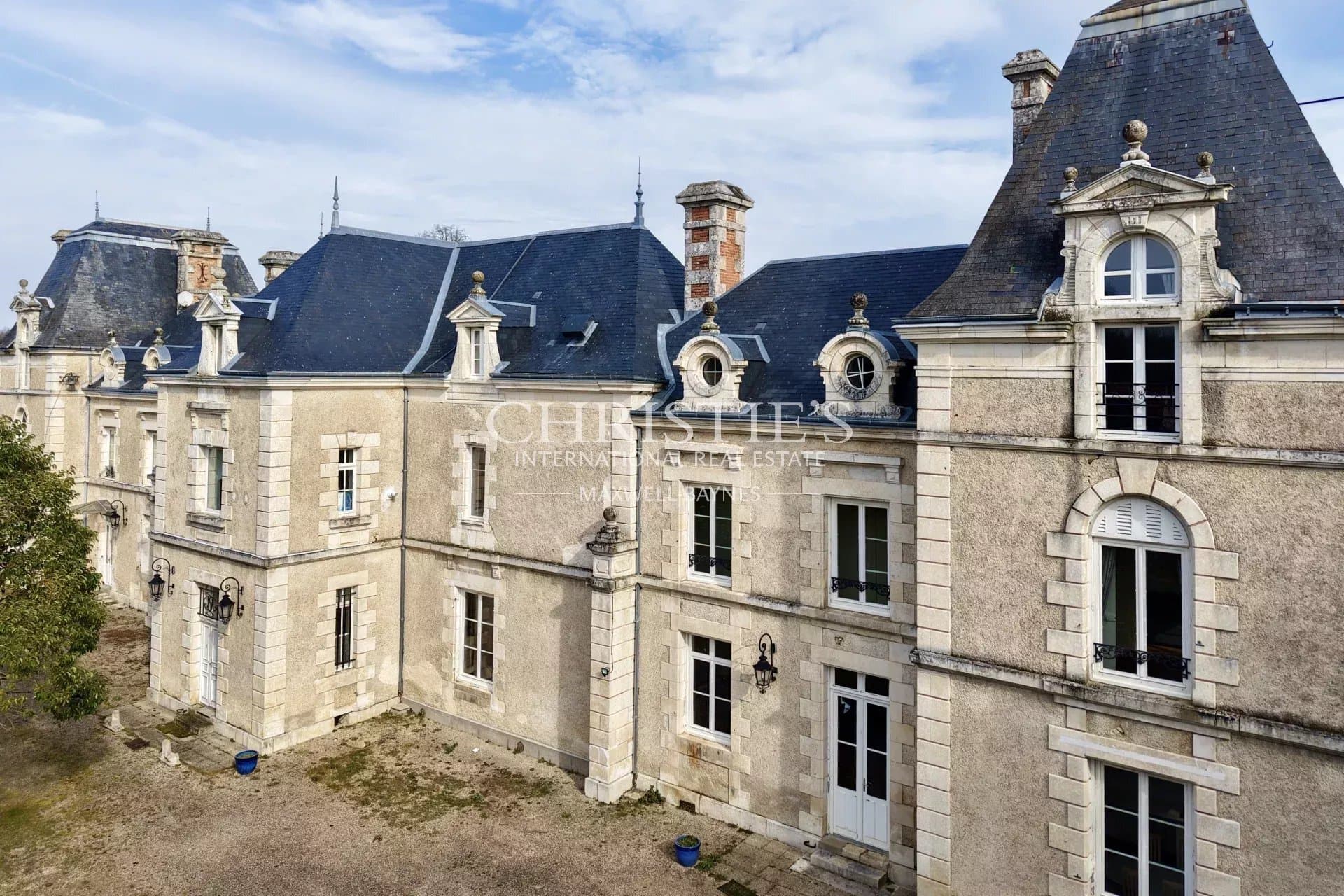 Magnificent 19th Century Château With Guardian's Residence Near Poitiers 4