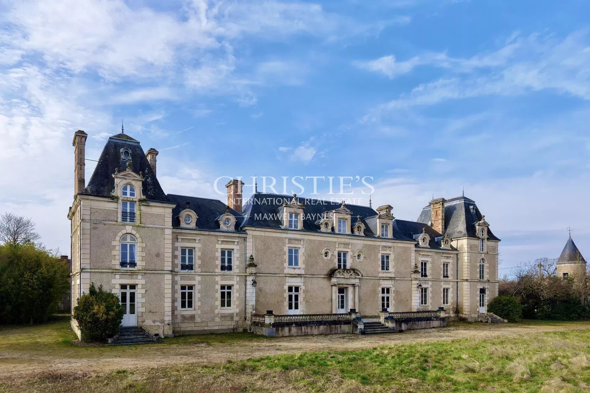 Magnificent 19th Century Château With Guardian's Residence Near Poitiers 5