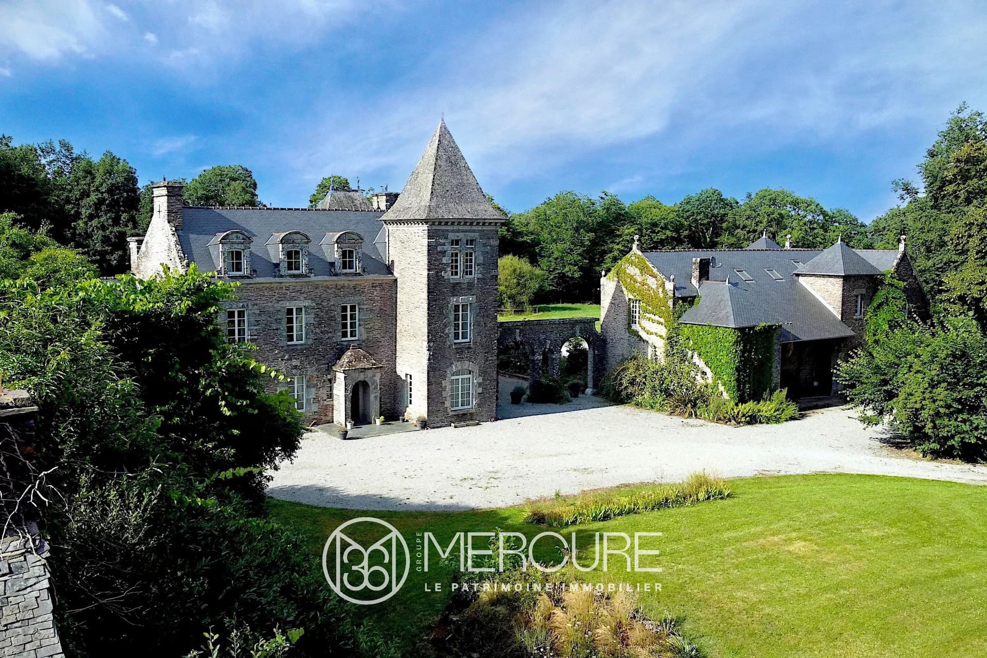 Elegant 15th Century Château With Heated Pool And 5.7 Hectares Of Parkland 2