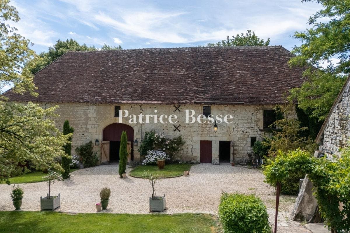 Renaissance Château Ruins With Reception Venue And Comfortable Longhouse 2