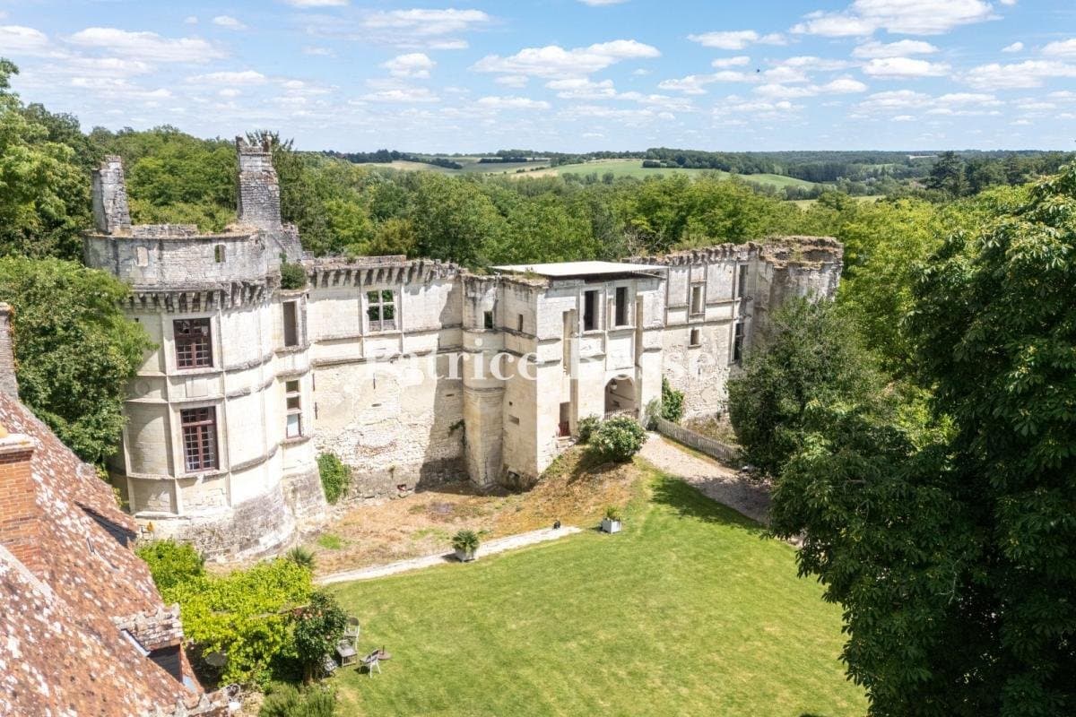 Renaissance Château Ruins With Reception Venue And Comfortable Longhouse 3