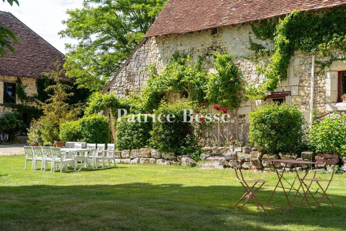 Renaissance Château Ruins With Reception Venue And Comfortable Longhouse 5
