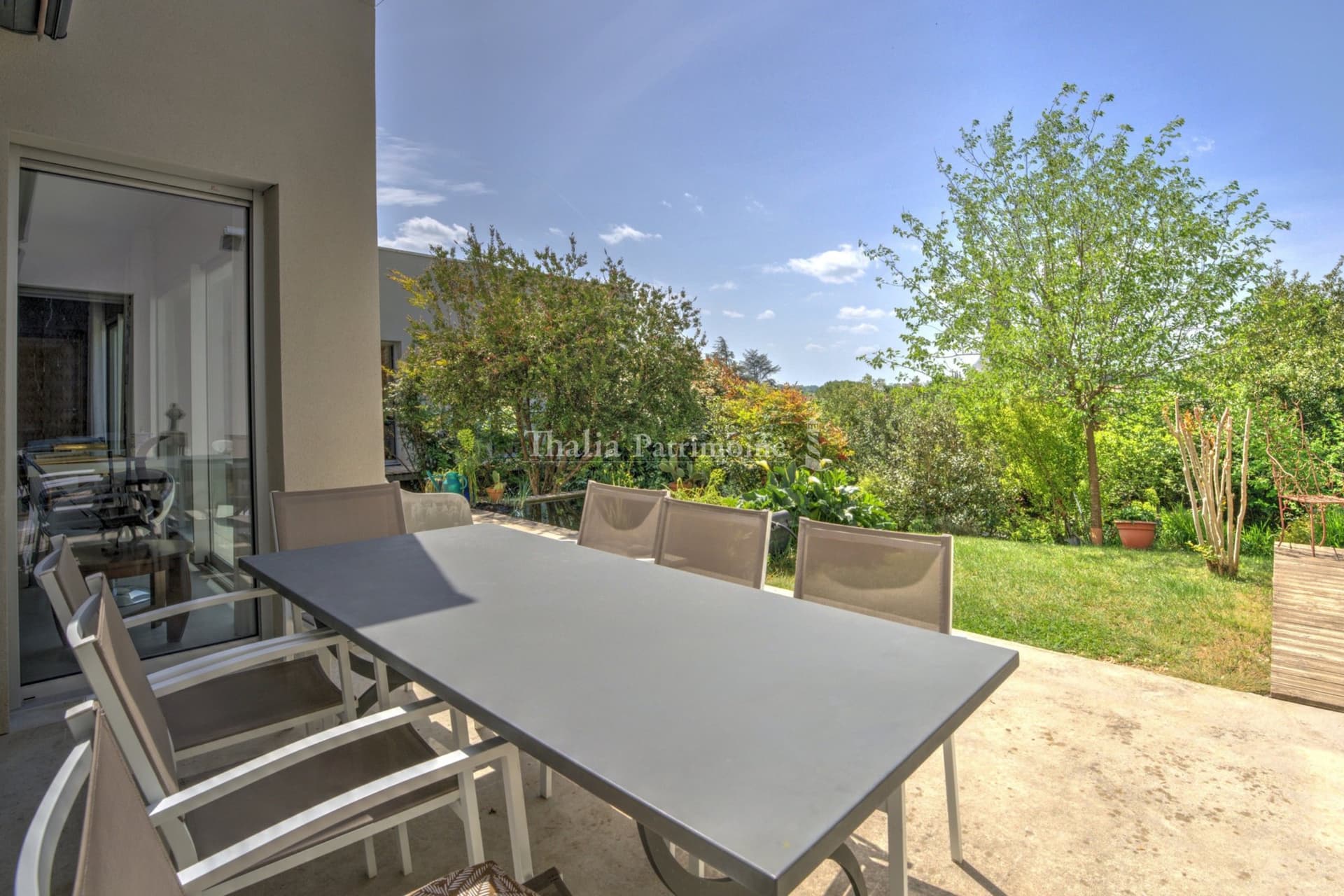 Architect-Designed Villa With Stunning Views In Entre-deux-mers 4