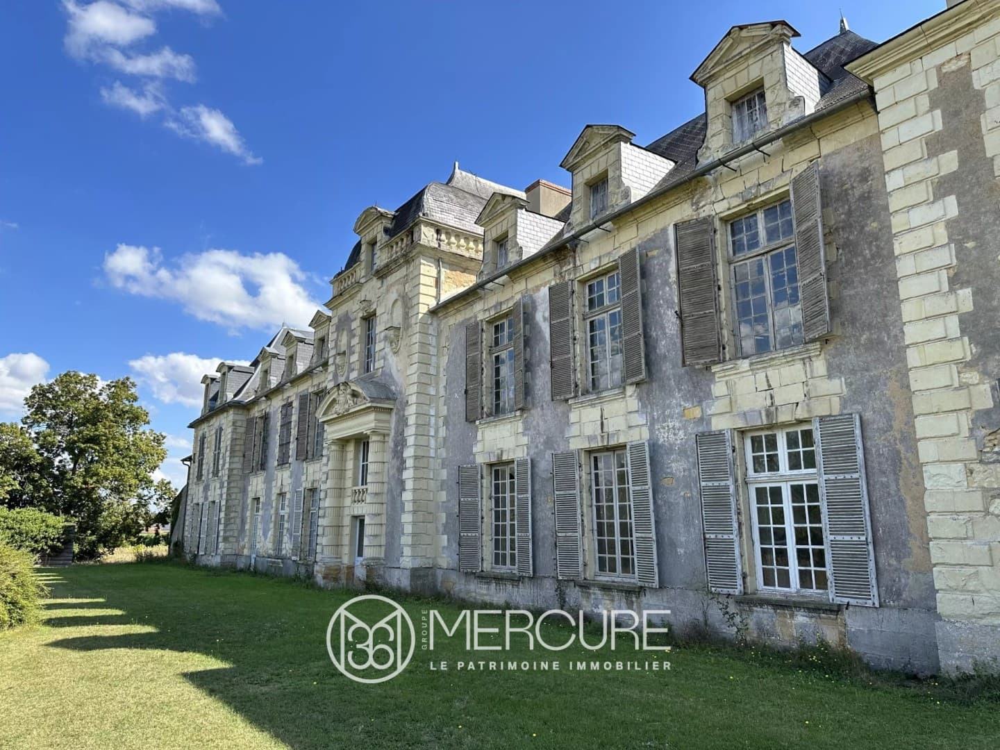 Late Renaissance Château With Extensive Grounds And Authentic Features 3