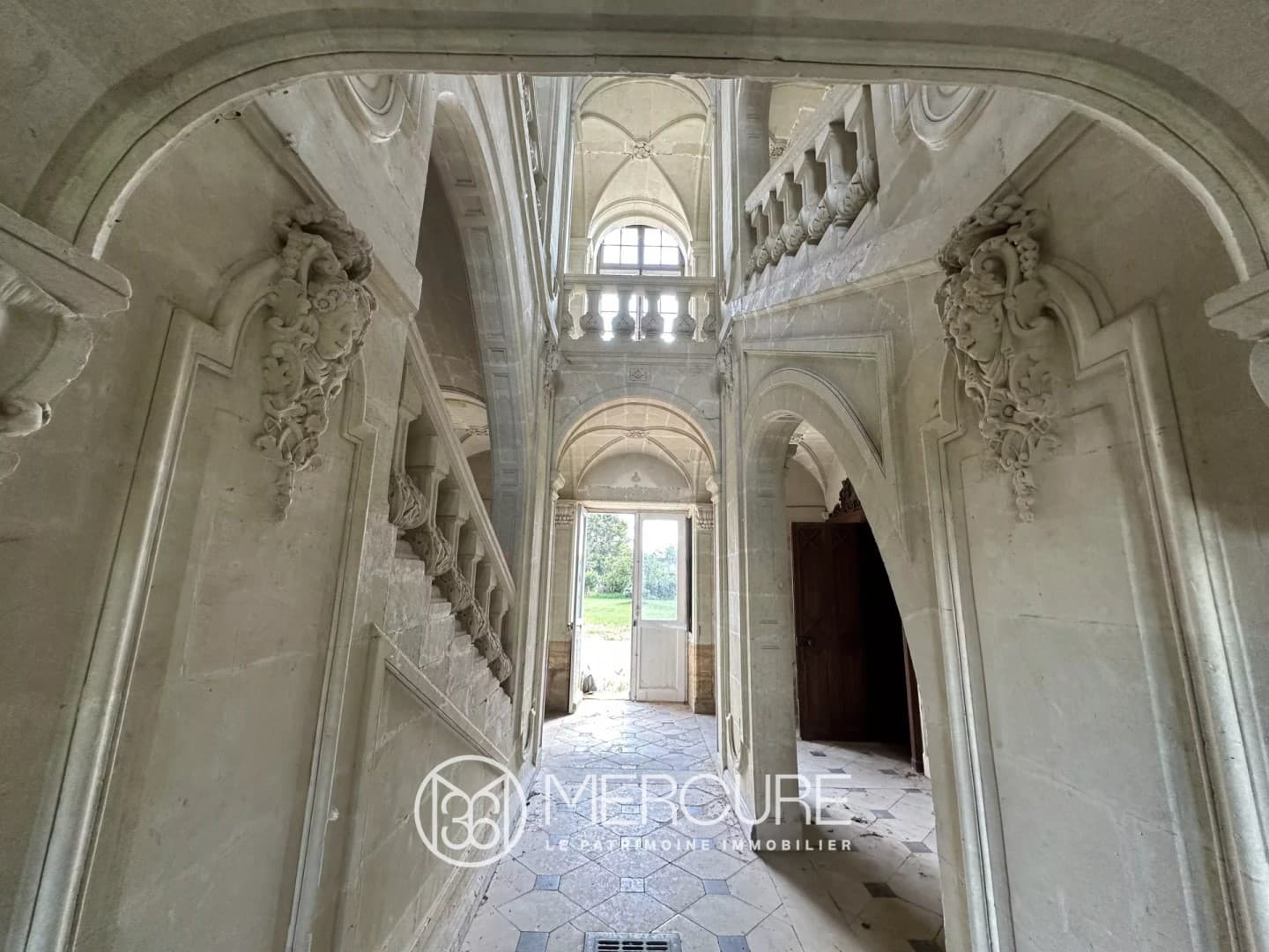 Late Renaissance Château With Extensive Grounds And Authentic Features 5