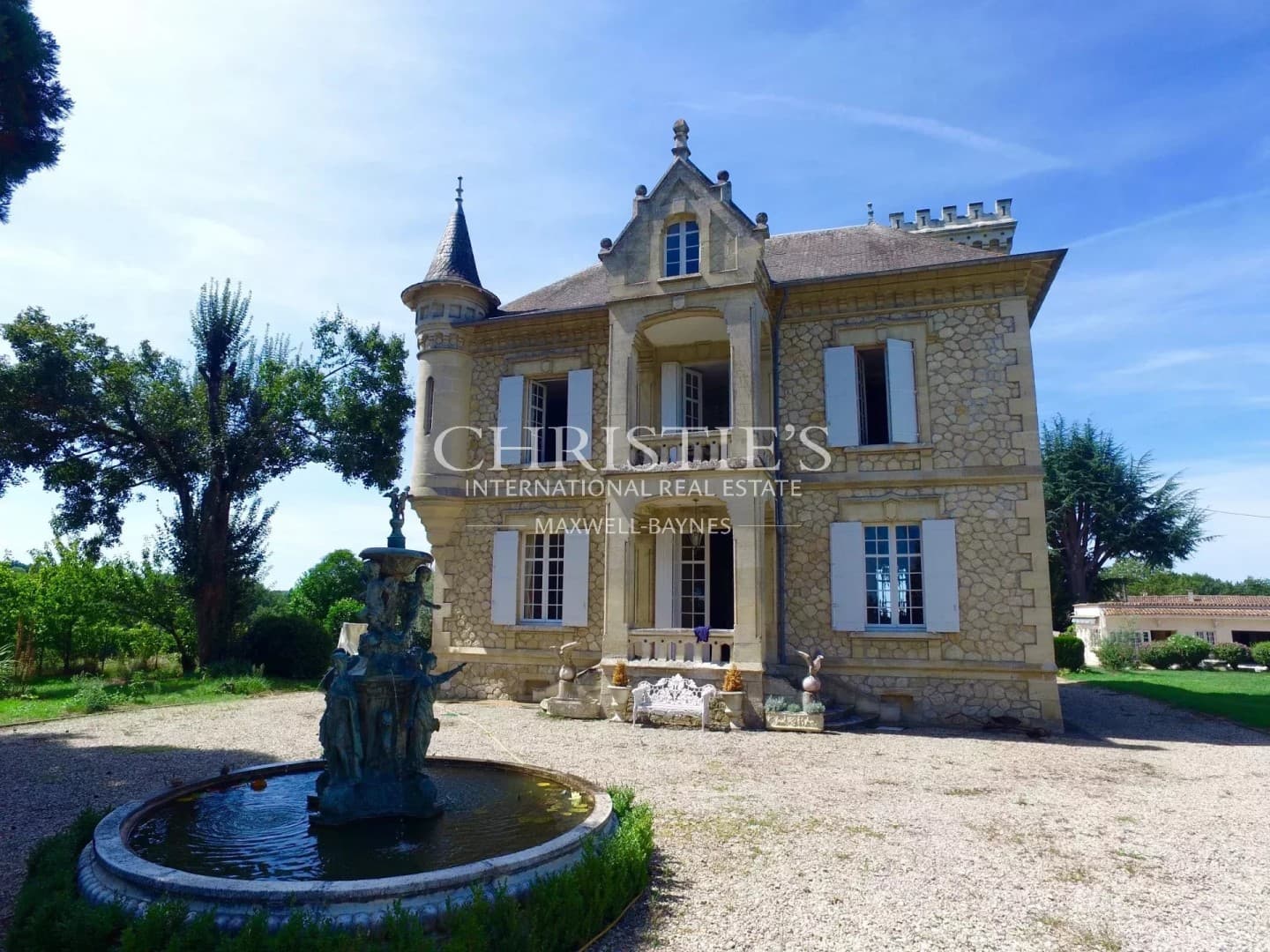 Elegant Château With Indoor Pool And Stunning Vineyard Views 3