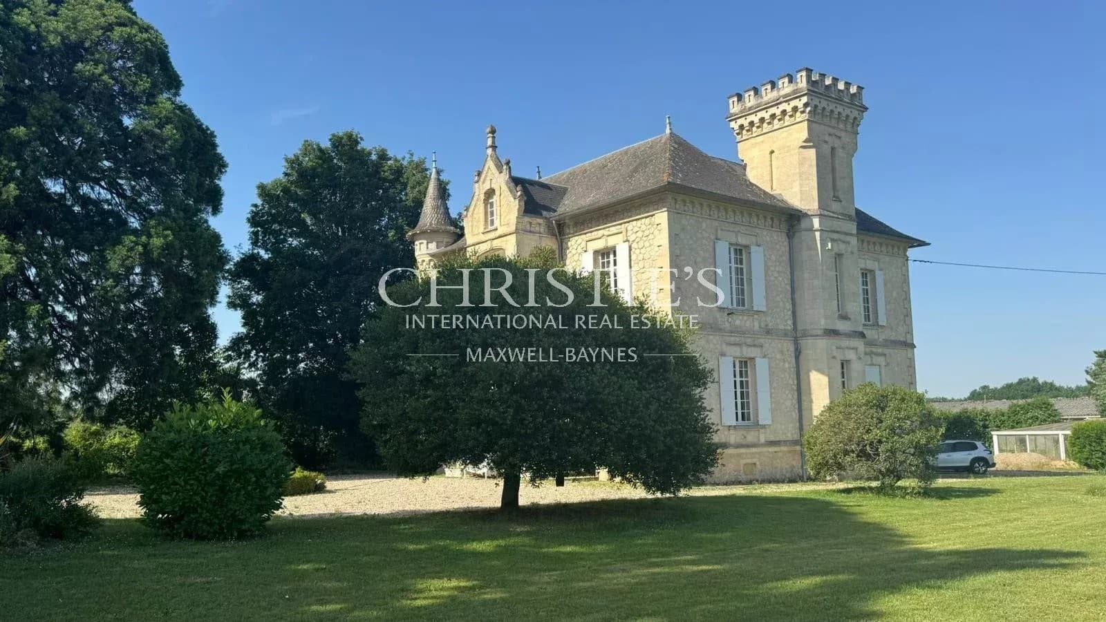 Elegant Château With Indoor Pool And Stunning Vineyard Views 4