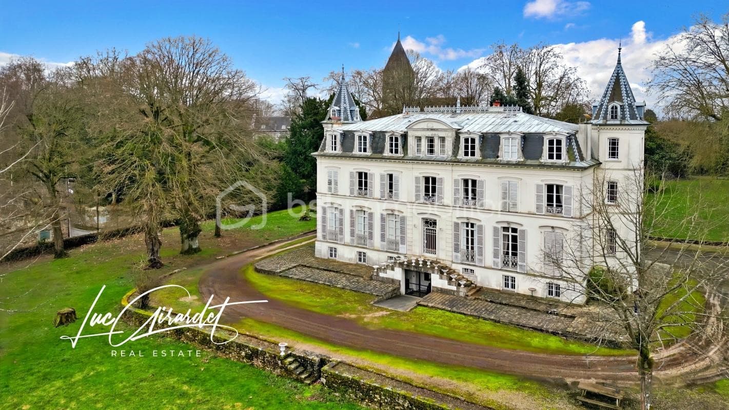 Spacious 19th Century Castle With 12 Bedrooms 3