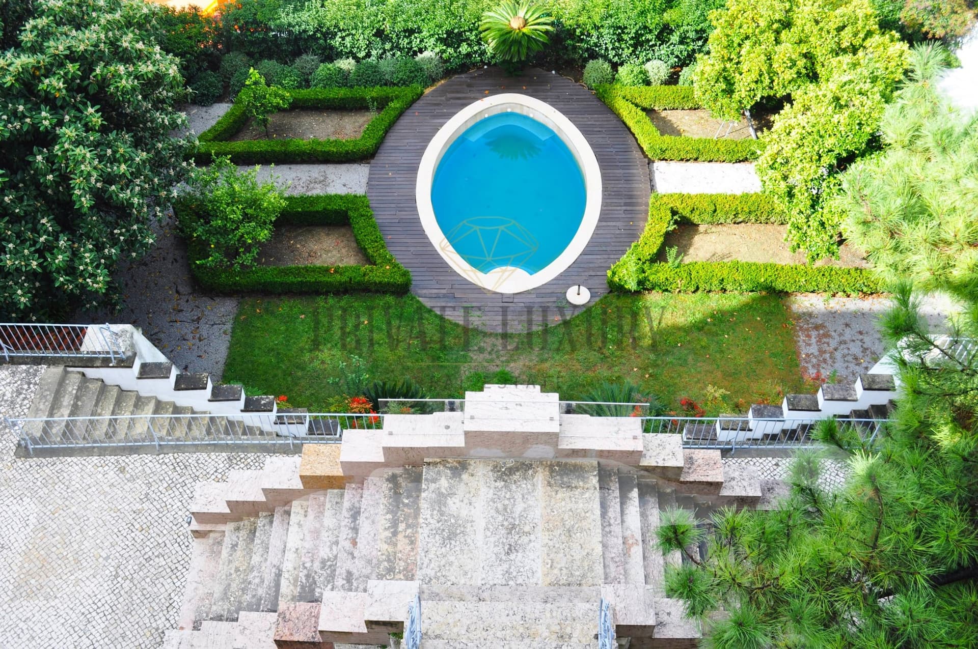 Elegant 19th/20th Century Palace With Garden And Pool 2