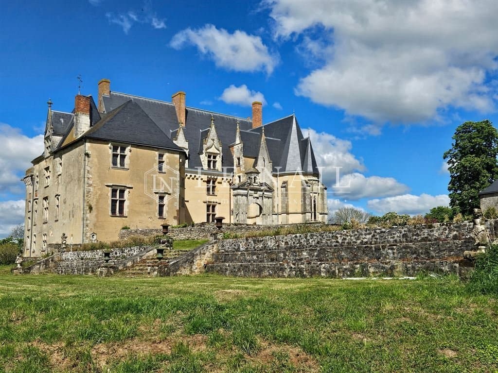 Historic Château With Extensive Grounds And Equestrian Facilities