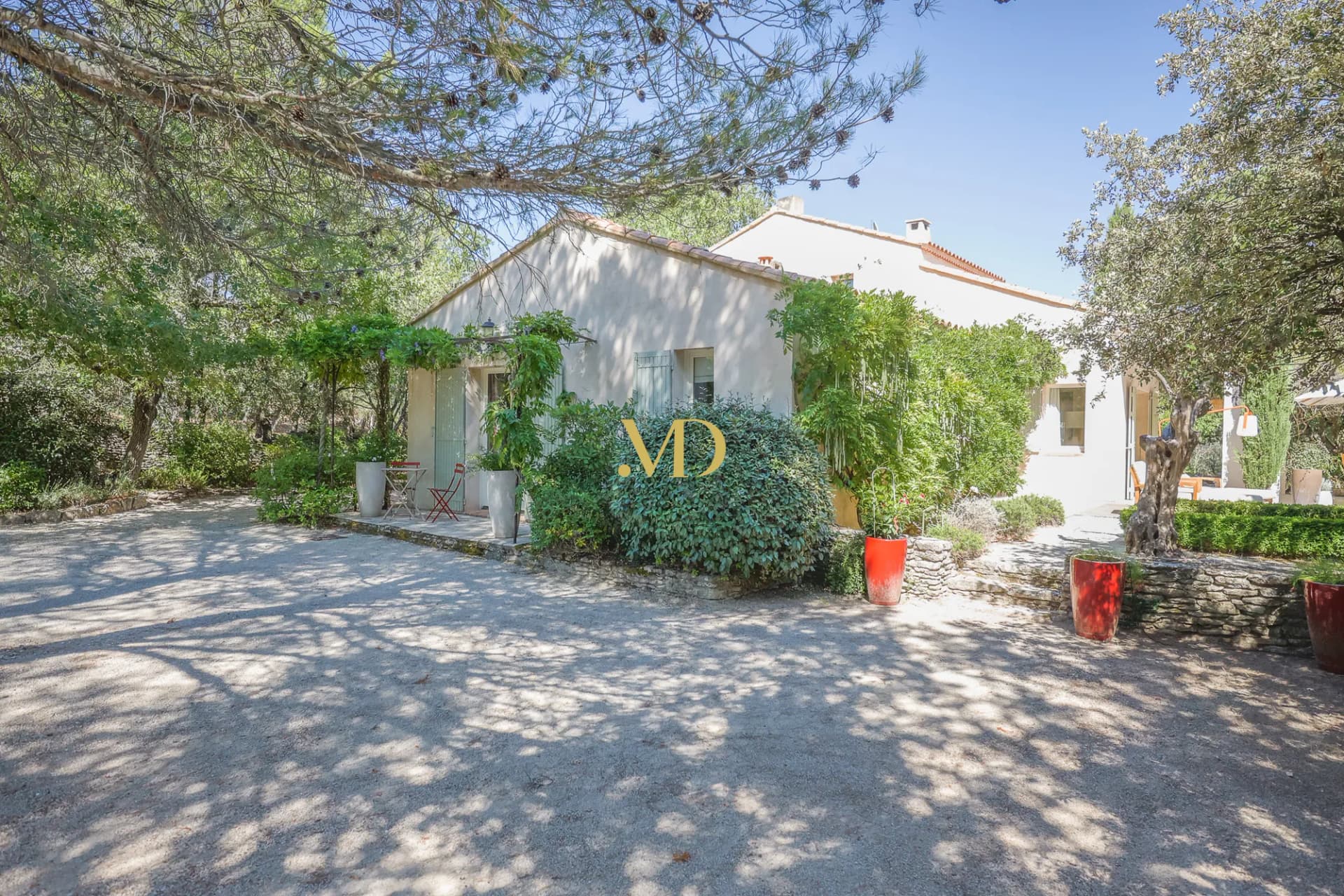 Elegant Provençal Property With Heated Pool And Panoramic Views