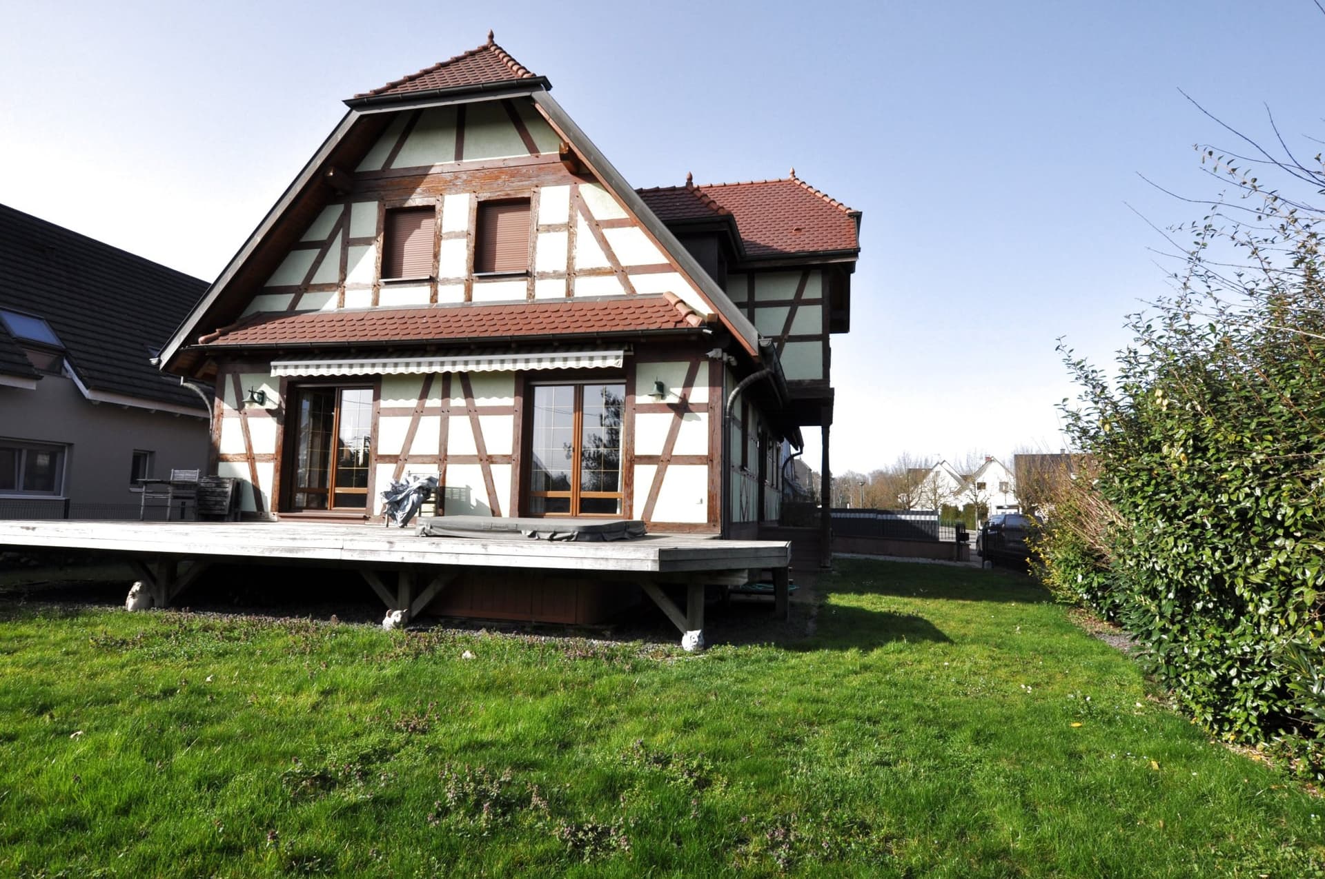 Spacious Family Home With Enclosed Garden And Jacuzzi 2