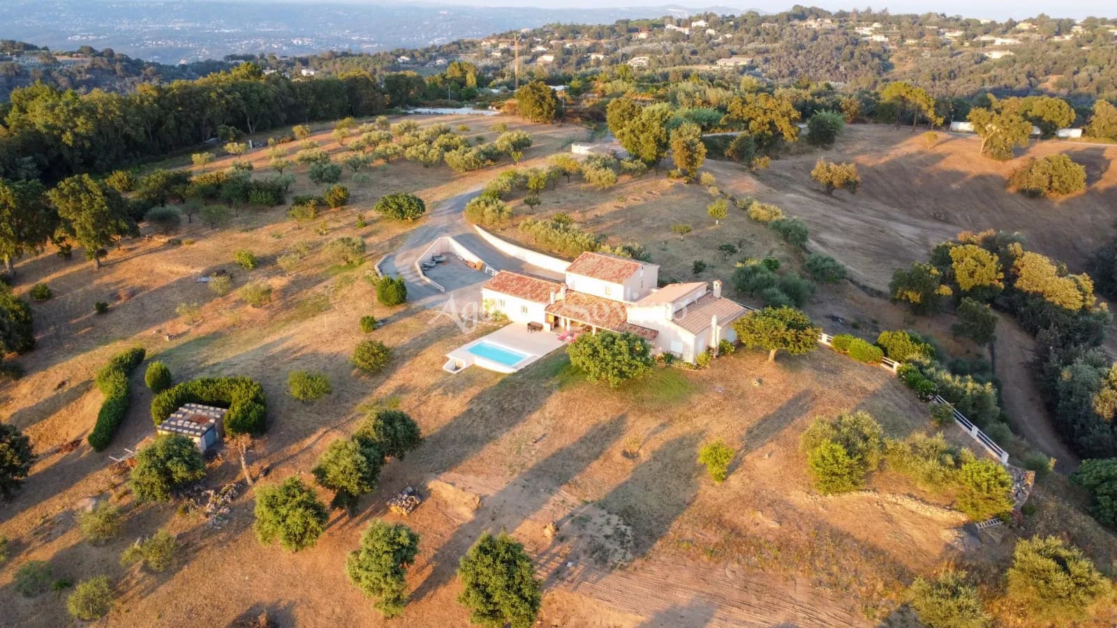 Exceptional Detached House with Swimming Pool on 5 Hectares in Tanneron 3