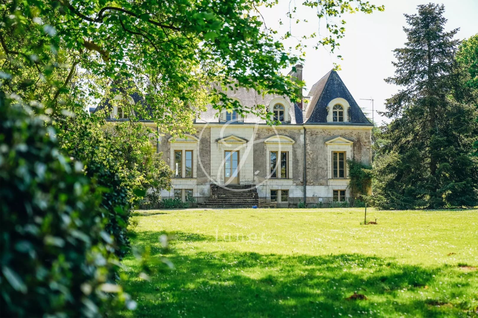 Neo-Classical Château with Landscaped Park and Historic Outbuildings 5