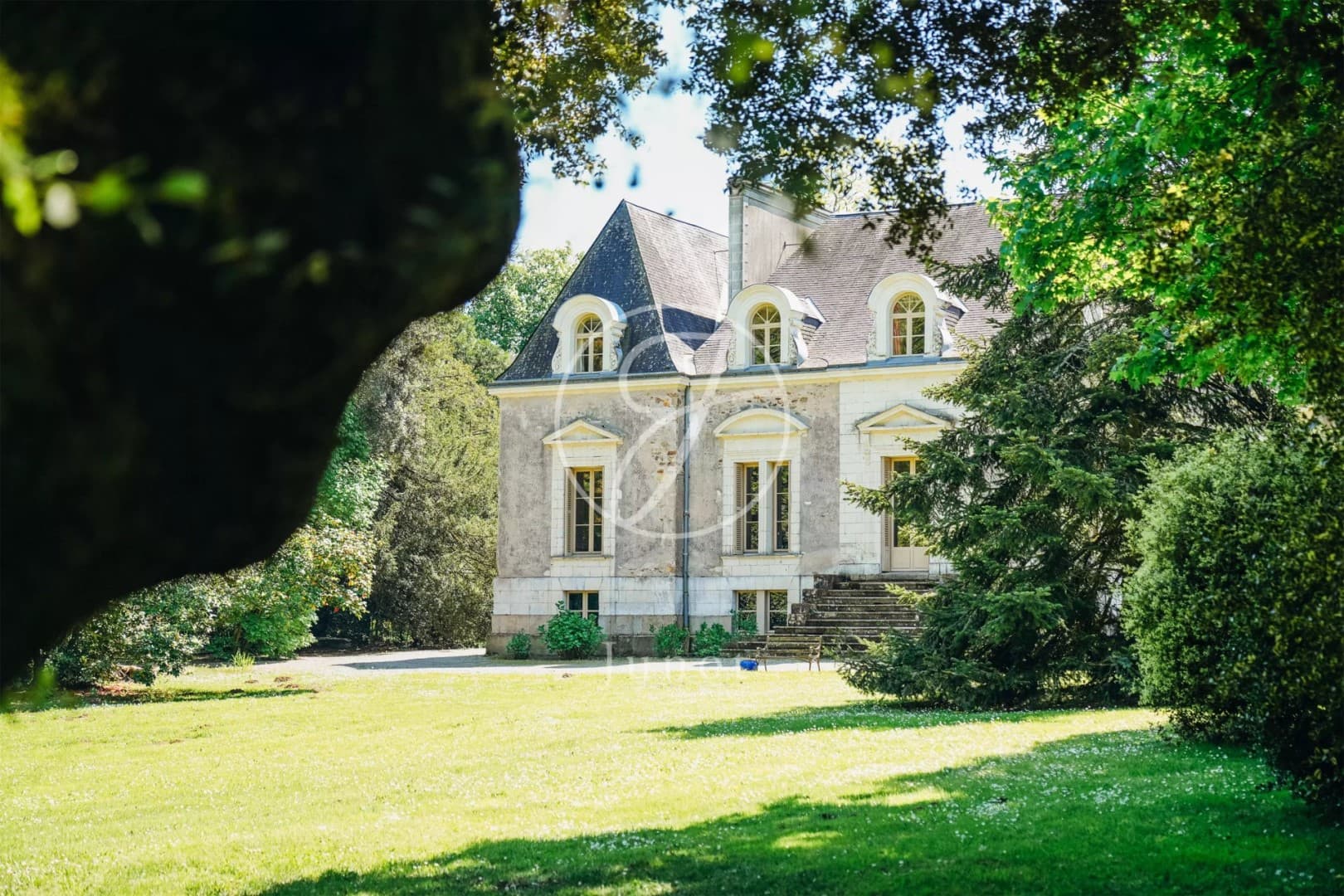 Neo-Classical Château with Landscaped Park and Historic Outbuildings 3