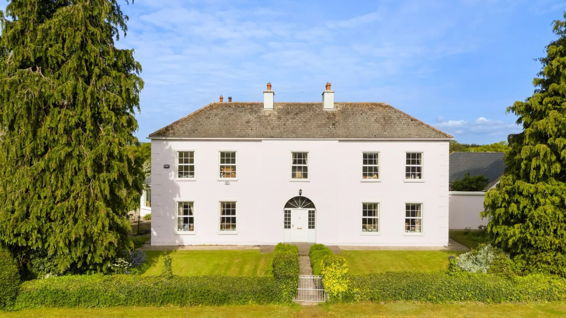 Charming Georgian Residence with Equestrian Facilities in Tipperary