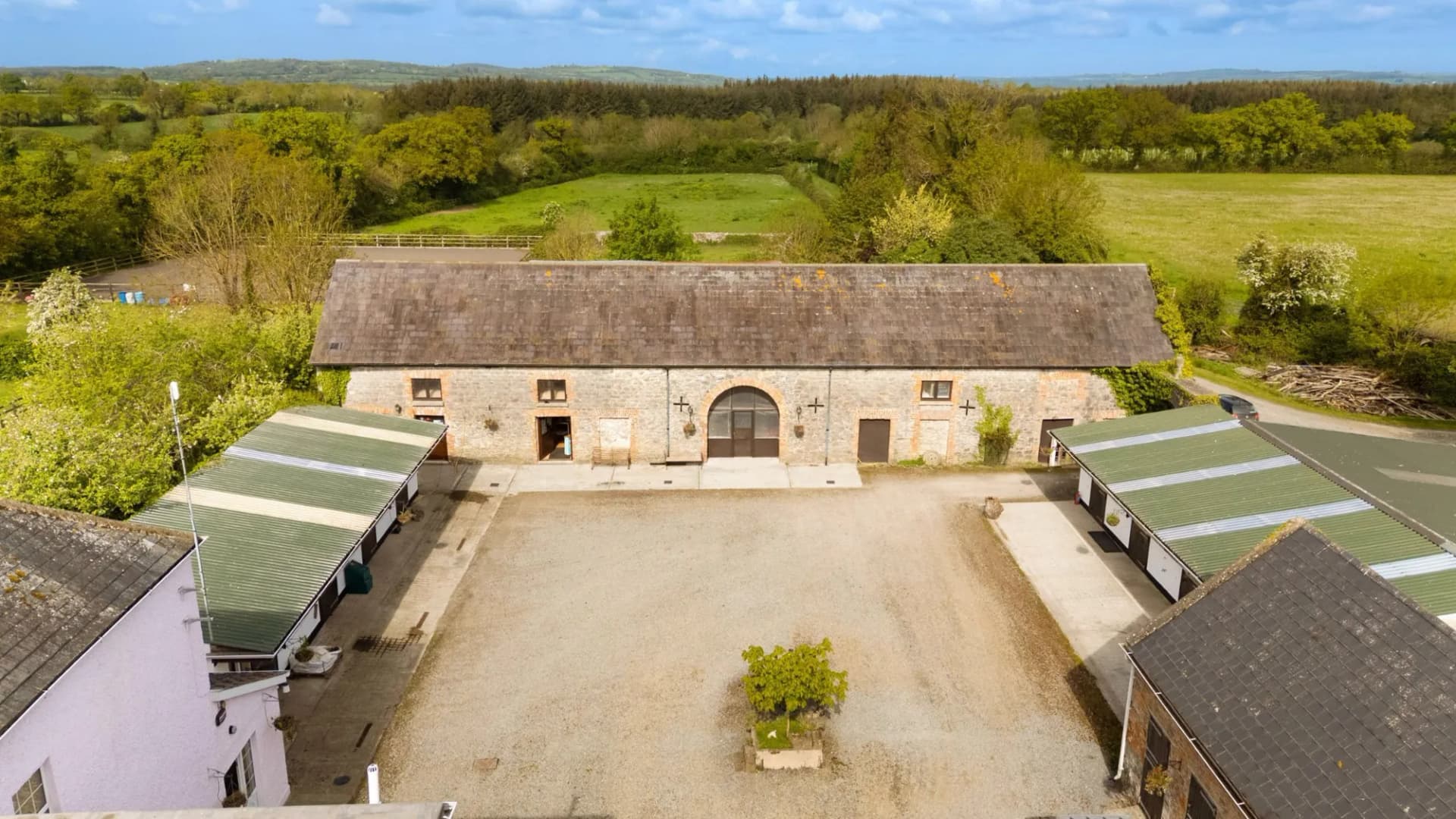 Charming Georgian Residence with Equestrian Facilities in Tipperary 4