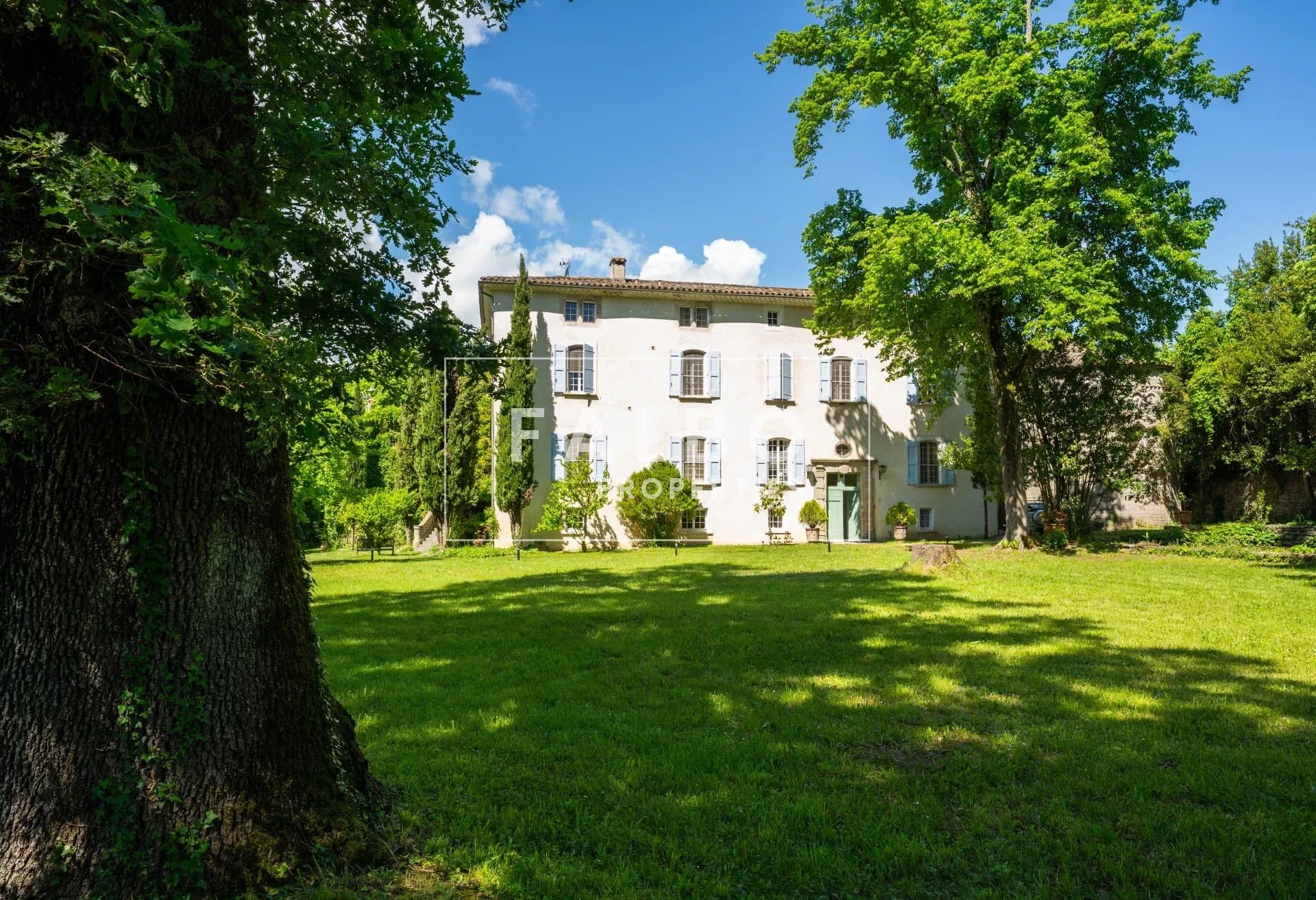 Historic Manor House With Wellness Retreats And Scenic Views 2