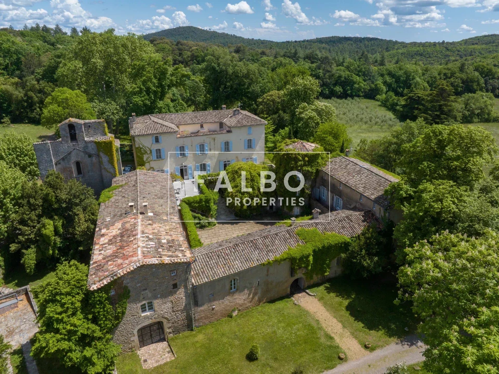 Historic Manor House With Wellness Retreats And Scenic Views 4