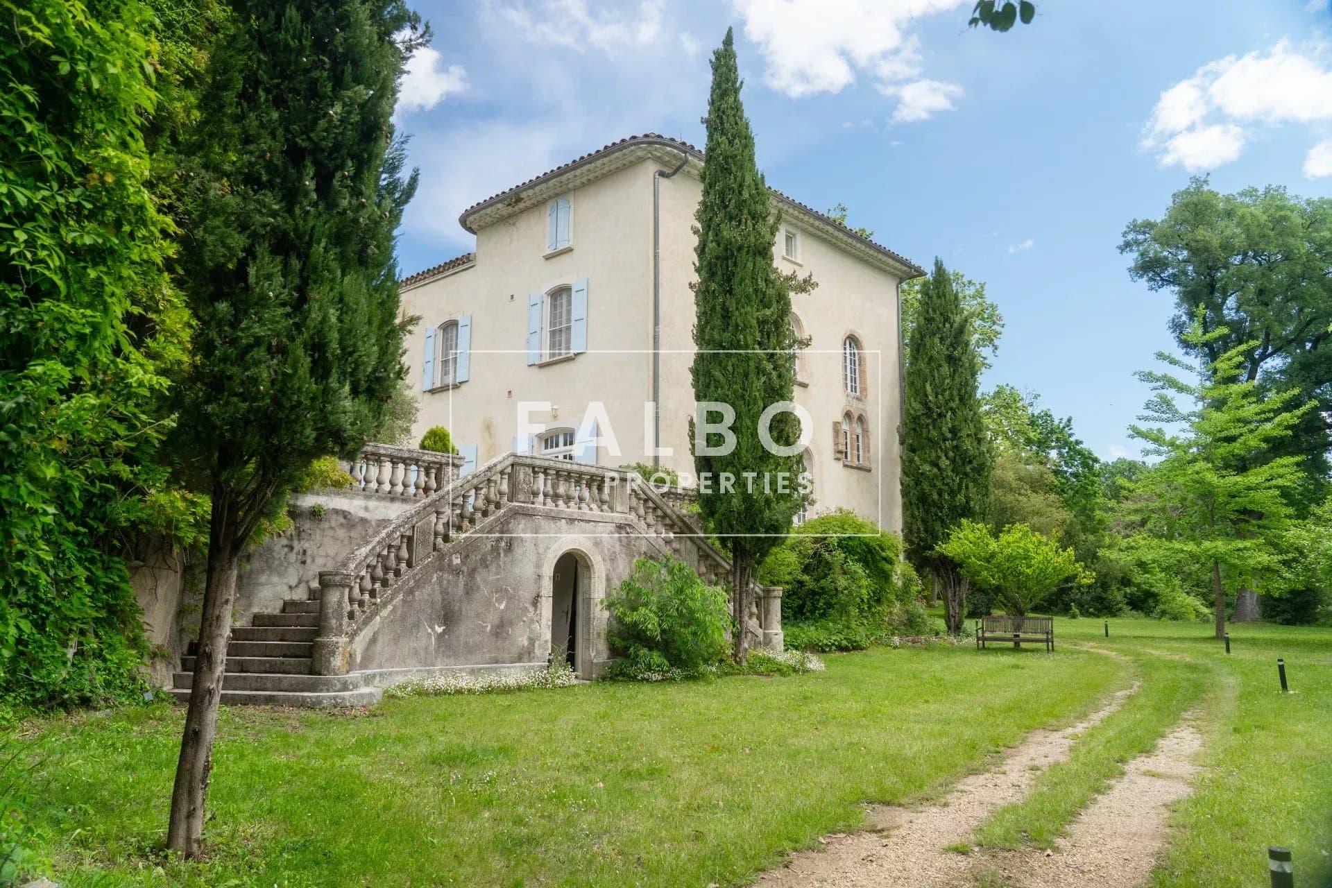 Historic Manor House With Wellness Retreats And Scenic Views 3