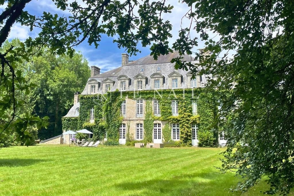 Stunning Louis XVI Château with Wellness Facilities and Equestrian Amenities 4