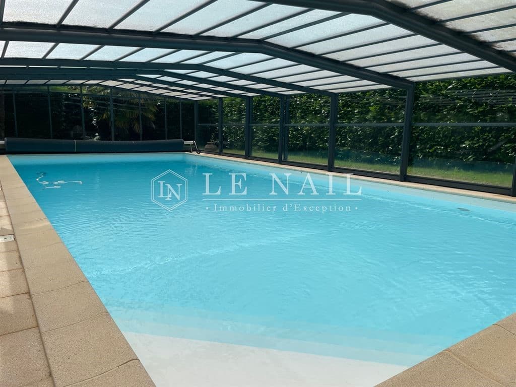 Stunning Louis XVI Château with Wellness Facilities and Equestrian Amenities 5