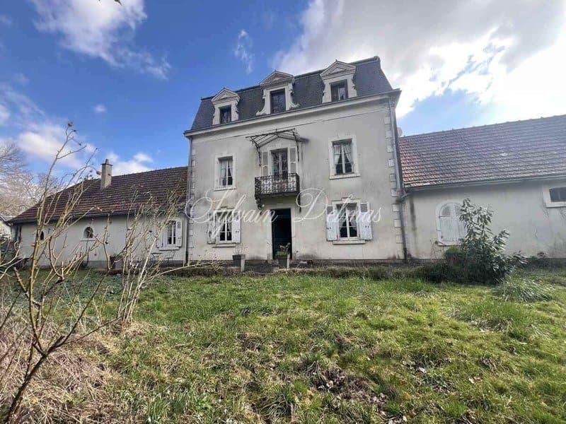 19th Century Château With 350 Sqm Living Space And 9 Bedrooms